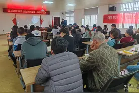 武汉湘口街道绿荫路社区开展消防应急疏散演练图片