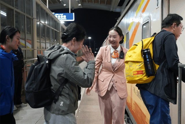 今年累计开行超300列旅游列车！“铁路+文旅”助力旅游经济提档升级