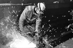 90后地铁“钢轨医生”游奕杰：守护城市交通“大动脉”图片