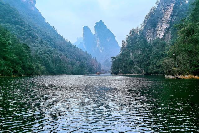 冬游宝峰湖：邂逅碧水青山间的诗意秘境