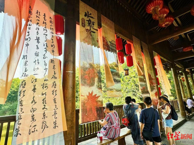 文商旅体齐助力，成都“双节”假日氛围浓