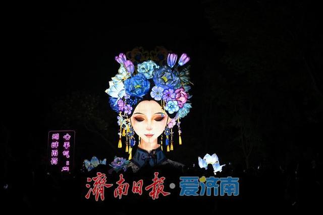 一年四季 泉在济南丨大明湖“夏雨荷2.0”搬迁逾两日热度不减！北岸钢琴广场人潮如织