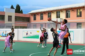 三年服务超万人次！四川体育职业学院凉山盐源支教，点燃孩子篮球梦图片