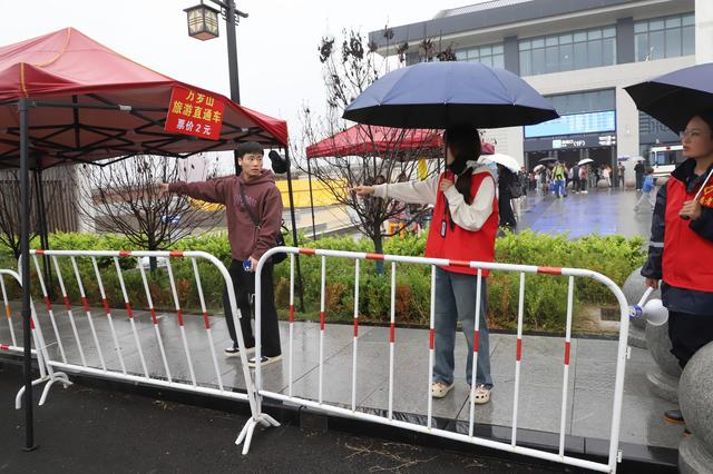 国庆中秋长假｜“双节”+菊展，开封火车站高峰期平稳有序