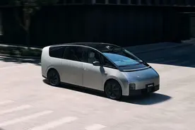 主打家庭科技旗舰MPV 理想MEGA正式开启交付图片