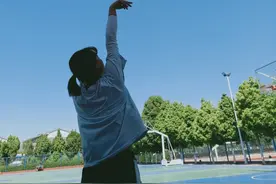 考上警察的毕业生回校看望张桂梅，背后故事令人动容……图片