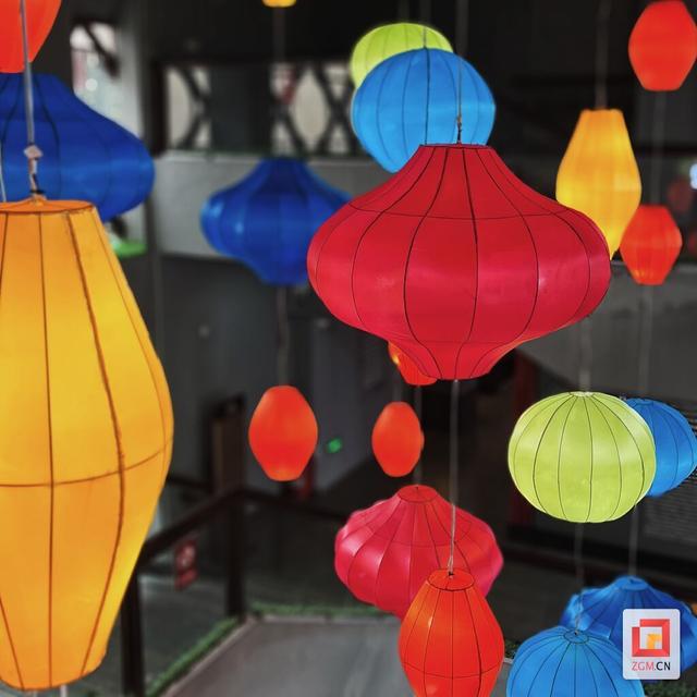 新“花灯氛围组”就位！一起到中国彩灯博物馆解锁光影浪漫