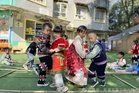 传承民族文化 感受民族魅力——凯里市第三幼儿园开展2024年秋季学期民族服饰日活动图片