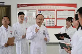 【前进的科学】27年专注干细胞、抗肿瘤研究取得重要突破｜访中华医学科技奖一等奖获得者何志旭视频封面