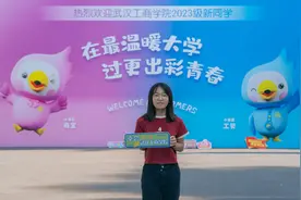 高中舍友充当“人工闹钟”，听障女孩来汉上大学了图片