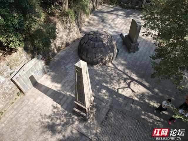 岁暖时刻｜风拂岩壁，也拂过忠魂——赫石坡的 “火”，该照进历史深处