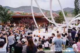 2024北京商业年度调查 | 11个月吸引约170万客流 新城商圈如何玩转明星流量图片