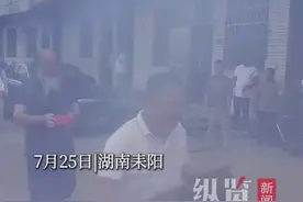 纵览热点｜湖南乡村少年考上空军飞行学员，校长带领48名师生到家祝贺并奖励5万现金图片