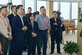 台北市代表团来到洋山港，开启上海行首站