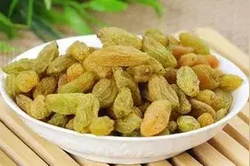 葡萄干吃的时候到底要不要用水洗？听专家说，才知道自己错了图片