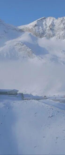 刷屏预警｜达古冰川今日大雪！山上山下，一片纯白浸心脾