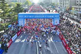 2025济宁马拉松激情开跑图片