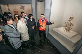 德州市博物馆新增4件东汉文物，绿釉红陶灯等珍品亮相图片