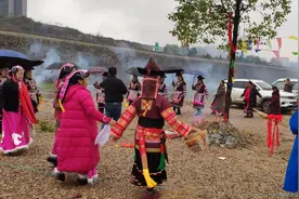 清镇市黑泥哨村农副产品便民市场借“跳花节”绽放光彩图片