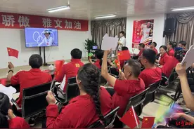 05后川妹子邓雅文奥运夺冠 启蒙教练：她勤奋刻苦，每天放学后都会到业余体校训练图片