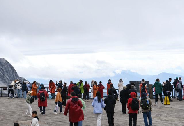 丽江这个景区，每天有1万多人体验“云端漫步”
