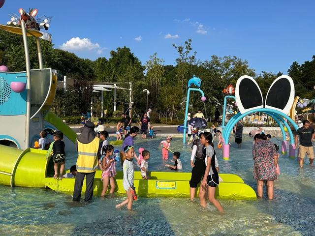 凿冰挑战赛、非遗火壶表演、夏日狂欢泼水......月湖·季高兔窝窝PANCOAT乐园精彩活动承包夏日快乐！