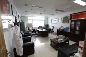 吴孟超院士生前办公室首次公开，他数十年手写标注典型患者情况图片
