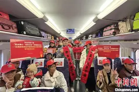 600名广西籍务工人员乘坐专列入粤返岗图片