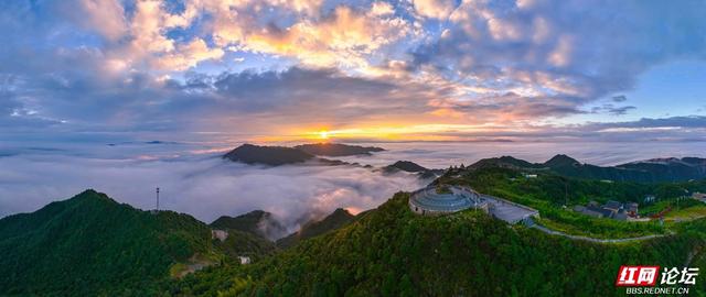 【每日一图@湖南】郴州回龙山巅：秋日云海与日出的浪漫邂逅