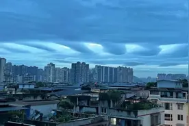 四川乐山惊现巨型“飞碟云”！气象部门回应图片