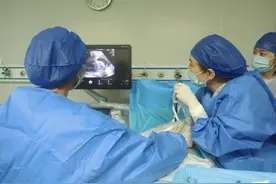 孕妈两个胎儿共用一个胎盘情况恶化，南方医院消融减胎术成功保胎图片