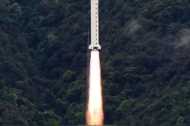 长征二号丁运载火箭成功发射遥感四十二号02星，一个月实现“四连发”图片
