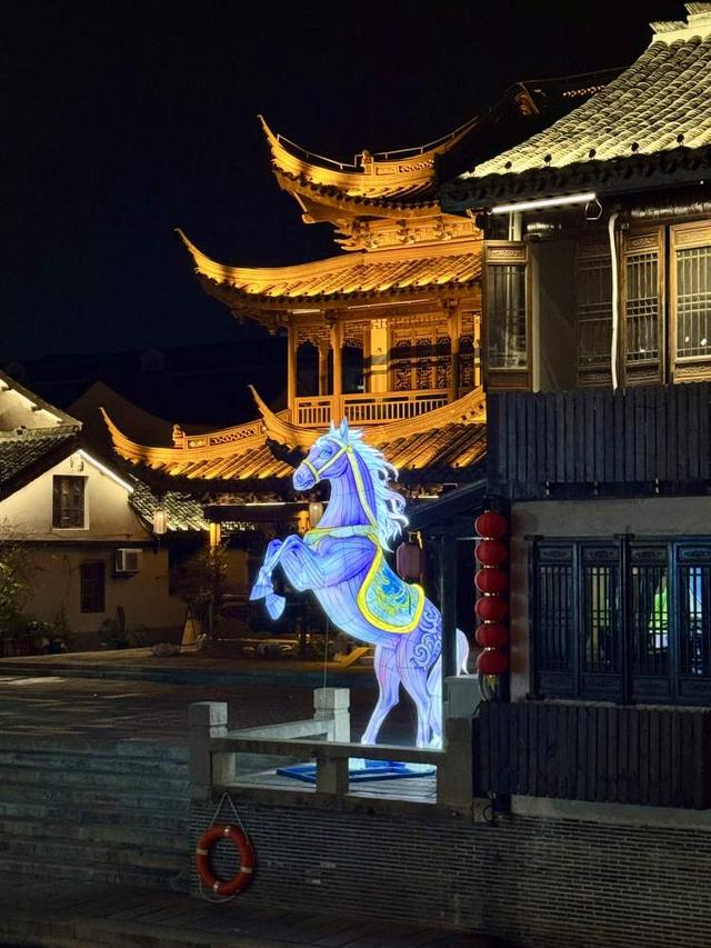 不仅是游客的风景，更是阿姨爷叔们热气腾腾的生活，青溪老街重启长桌宴，重温真实江南乡镇生活｜新春闹灯会·古镇过大年⑥