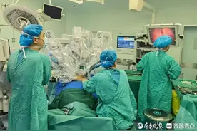 全市首例！青大附院实施完全后入路达芬奇机器人前列腺癌切除术图片