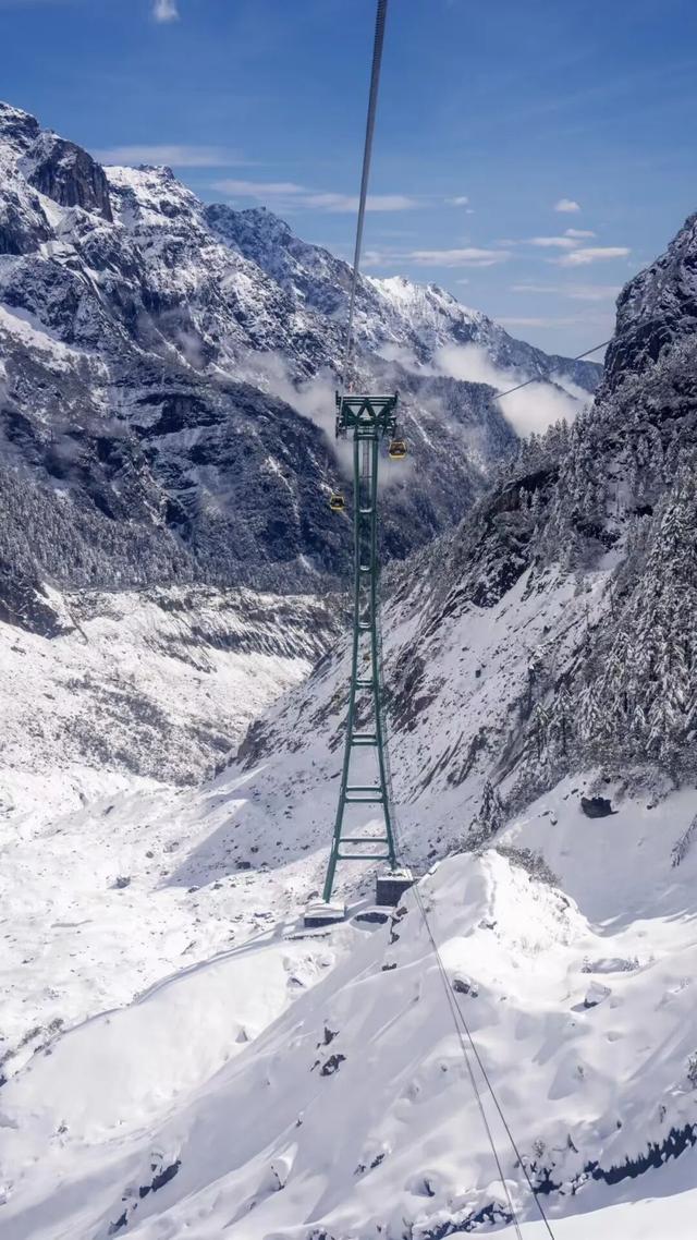 今年第一条雪景，送给海螺沟！