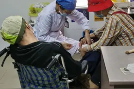 痛！阿婆被暖袋烫伤一周后就医，专家建议把握“黄金2分钟”图片