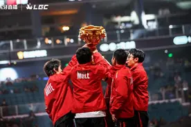 英雄联盟传奇杯S2落幕 iG战队新阵容亮相决赛现场图片