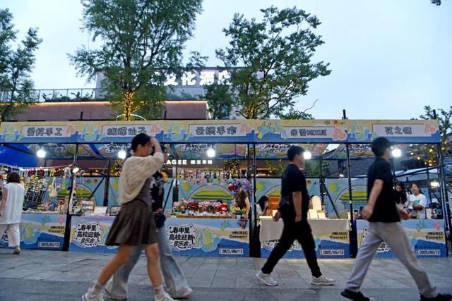 淮南：夜炫春申里