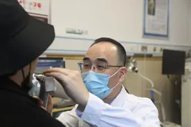 杭州白领每天一杯咖啡“续命”，喉咙却总感觉像在“吞刀片”？图片