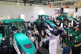 潍柴雷沃多款明星产品精彩亮相2023中国国际农业机械展览会图片