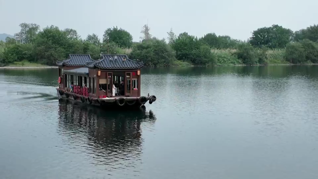成都首发团飞抵丽水！“宠客”接机后70人旅游团直奔……