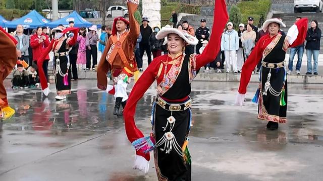 湟中区 塔尔寺大景区“文艺巡游+非遗民俗”让游客沉浸式感受河湟文化魅力