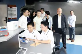 丘成桐与中学生“面对面”聊数学图片
