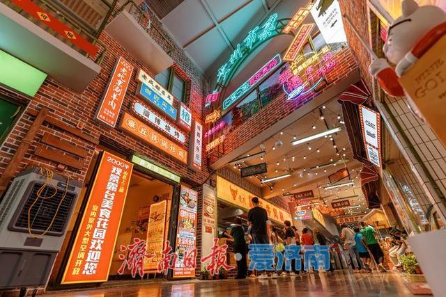 一年四季 泉在济南丨济南宽厚里：夜幕下的璀璨烟火人间