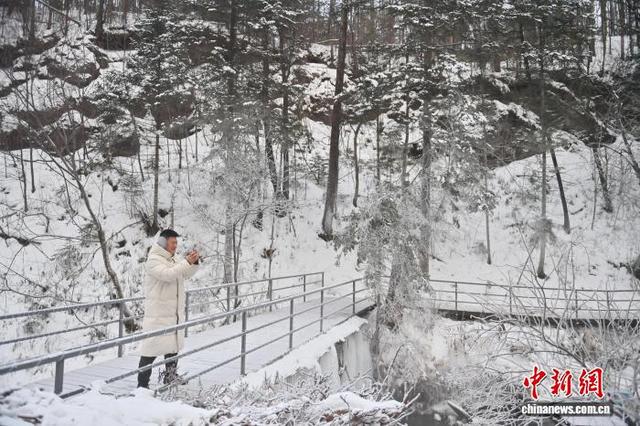 长白山冰雪画卷引客来