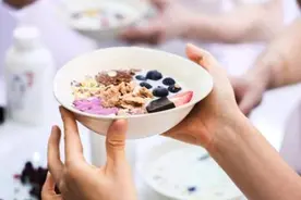 每天喝一杯酸奶，身体会发生什么变化？选酸奶注意这几个细节图片