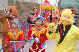 濉溪四铺：民俗“踩街”闹新春图片