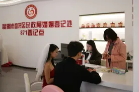 中国年轻人“花式”婚姻登记带火甜蜜经济图片