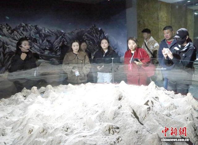 探访青海格尔木将军楼公园