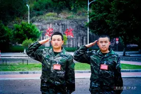 和谐军营丨筑梦军营，这对孪生兄弟好样的！图片